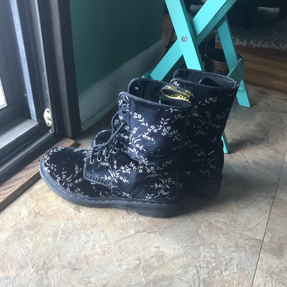 Velvet Floral Doc Martens w size 9
